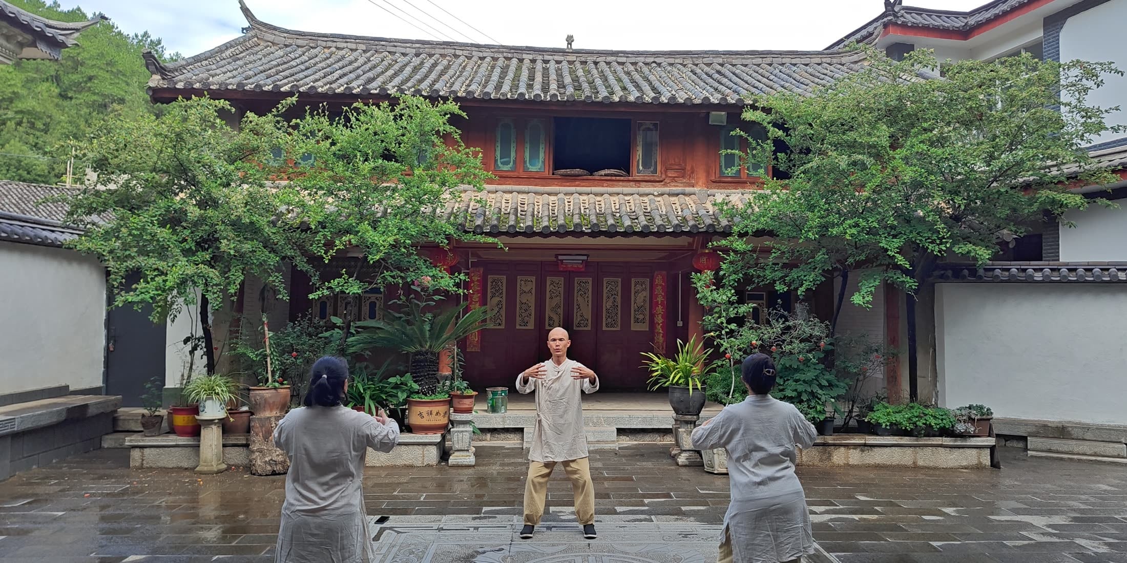 清心谷丽江院落中的小班练习